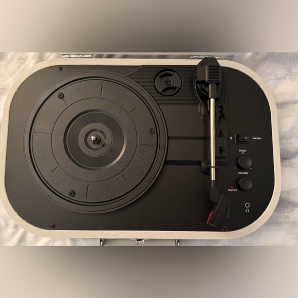 Crosley Record Player - Picture 3 of 6